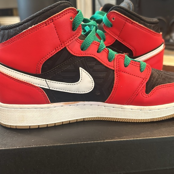 Air Jordan 1 Mid SE (GS) ‘Christmas’ Size 7 - Picture 7 of 11